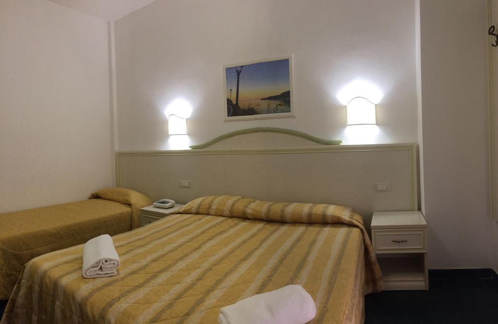 Hotel Due Torri ポルト・アッズッロ エクステリア 写真